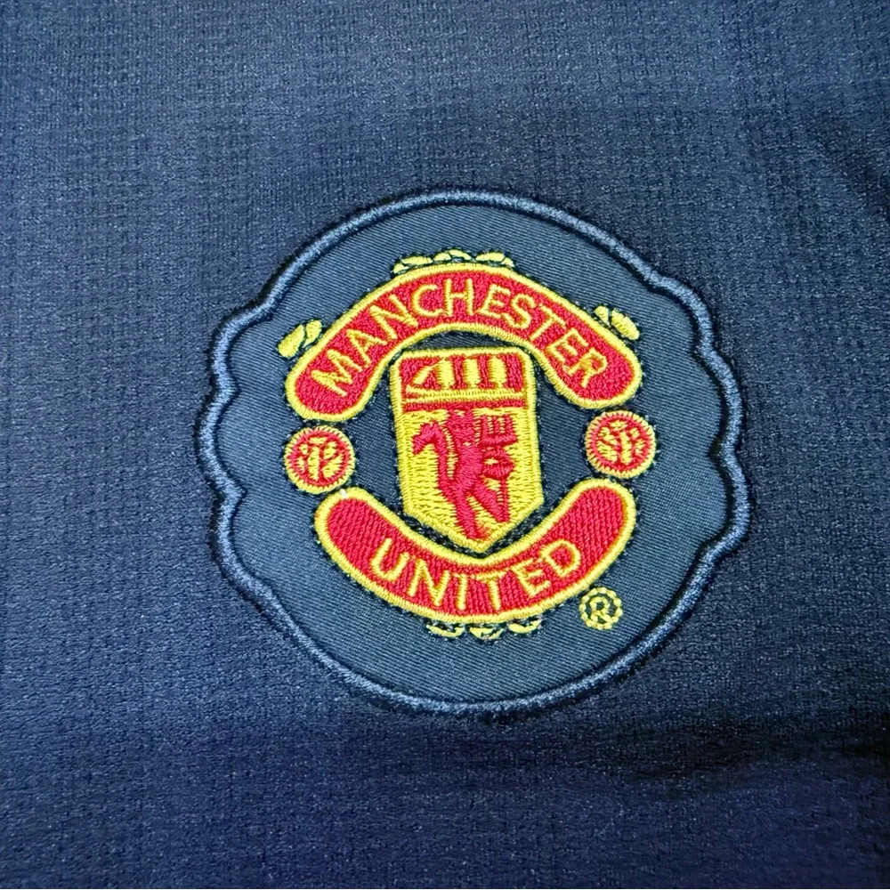 Kids Ronaldo Youth Retro Black Jersey Soccer Kits (Jersey + Shorts) LARGE (28) - Picture 6 of 7